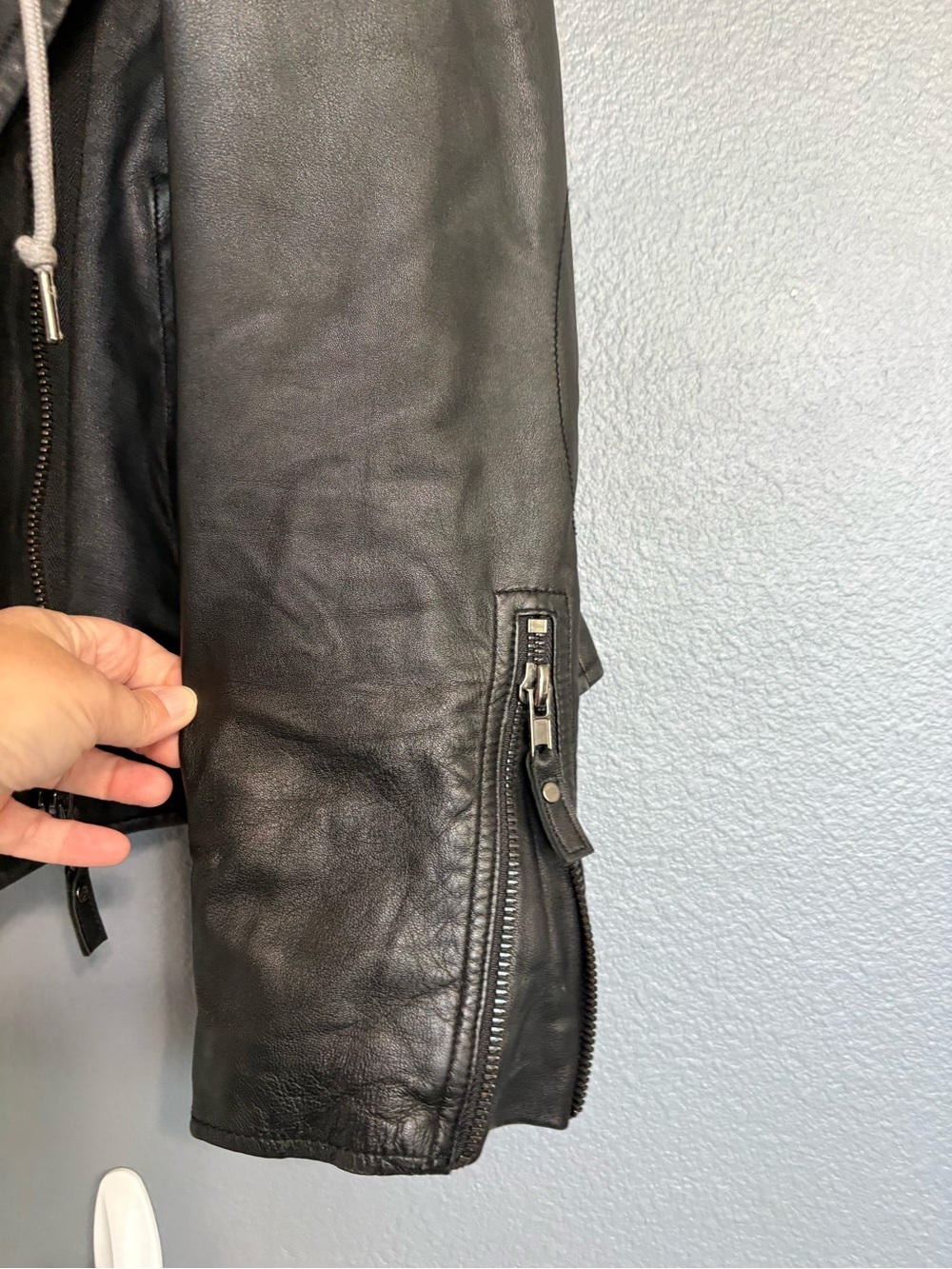 John + Jenn Black Lambskin Leather Moto Jacket w/ Gray Hood Insert Size M - Picture 8 of 9